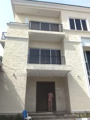 4bdrm Duplex in Banana Island for rent