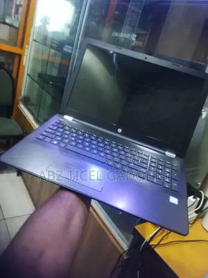 Laptop HP 15-ra003nia 8GB Intel Core i3 SSD 128GB