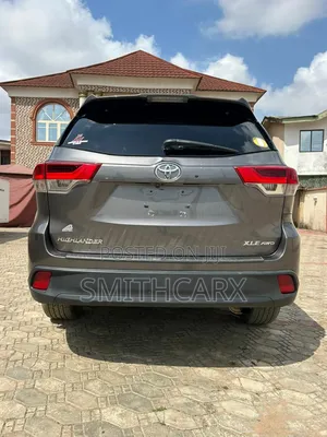 Toyota Highlander XLE 4x4 V6 (3.5L 6cyl 8A) 2017 Gray