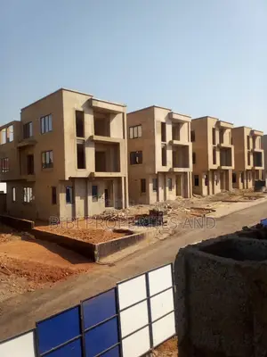 4bdrm Duplex in Gwarinpa for sale