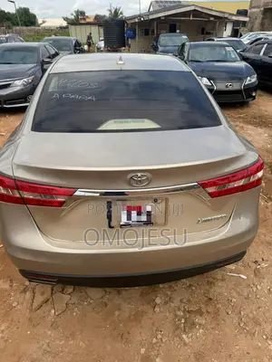 Toyota Avalon Limited 4dr Sedan (3.5L 6cyl 6A) 2014 Gold
