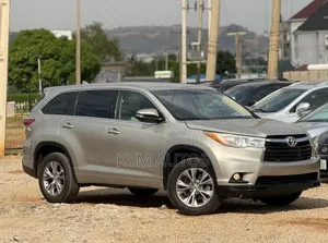 Toyota Highlander 2015 Gold