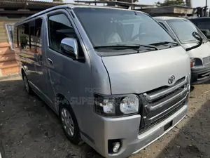 Toyota HiAce 2010 Silver