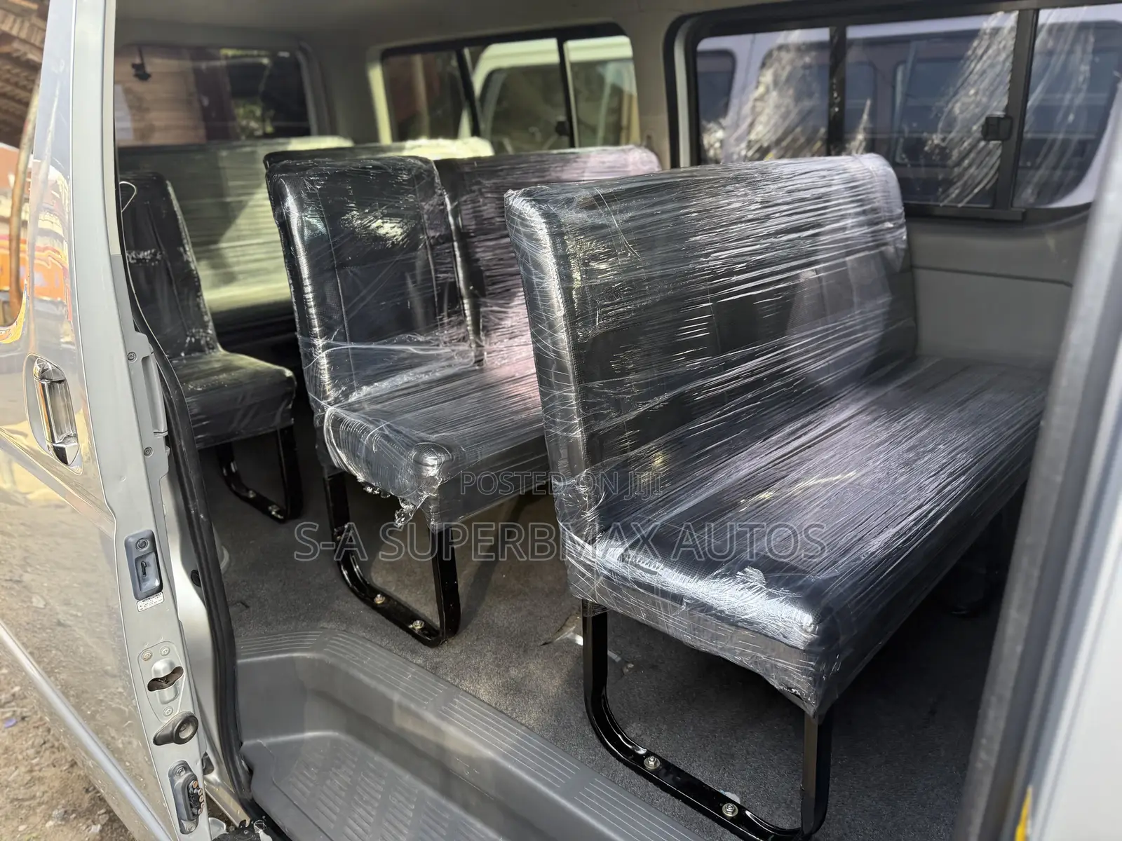Toyota HiAce 2010 Silver