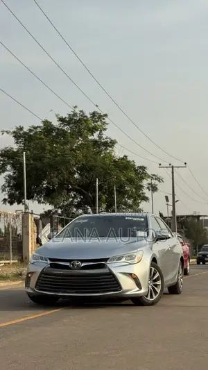 Toyota Camry XLE 4dr Sedan (3.5L 6cyl 6A) 2015 Silver