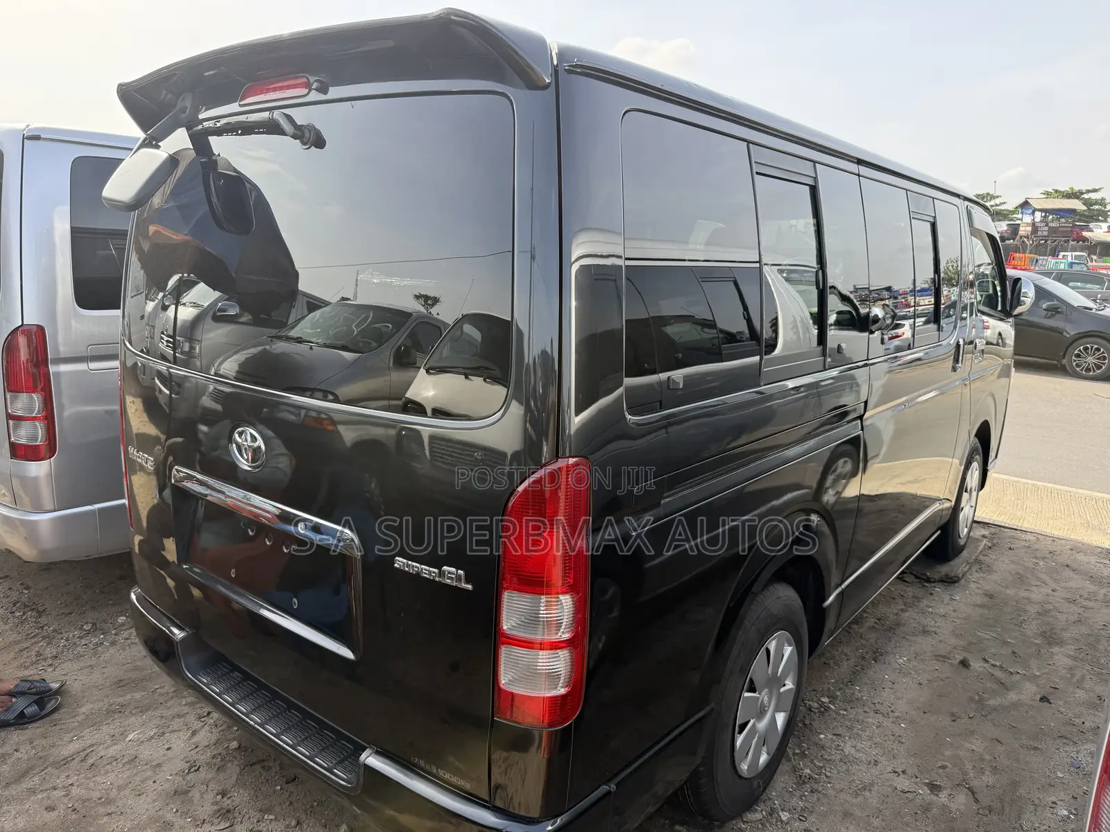 Toyota HiAce 2011 Black