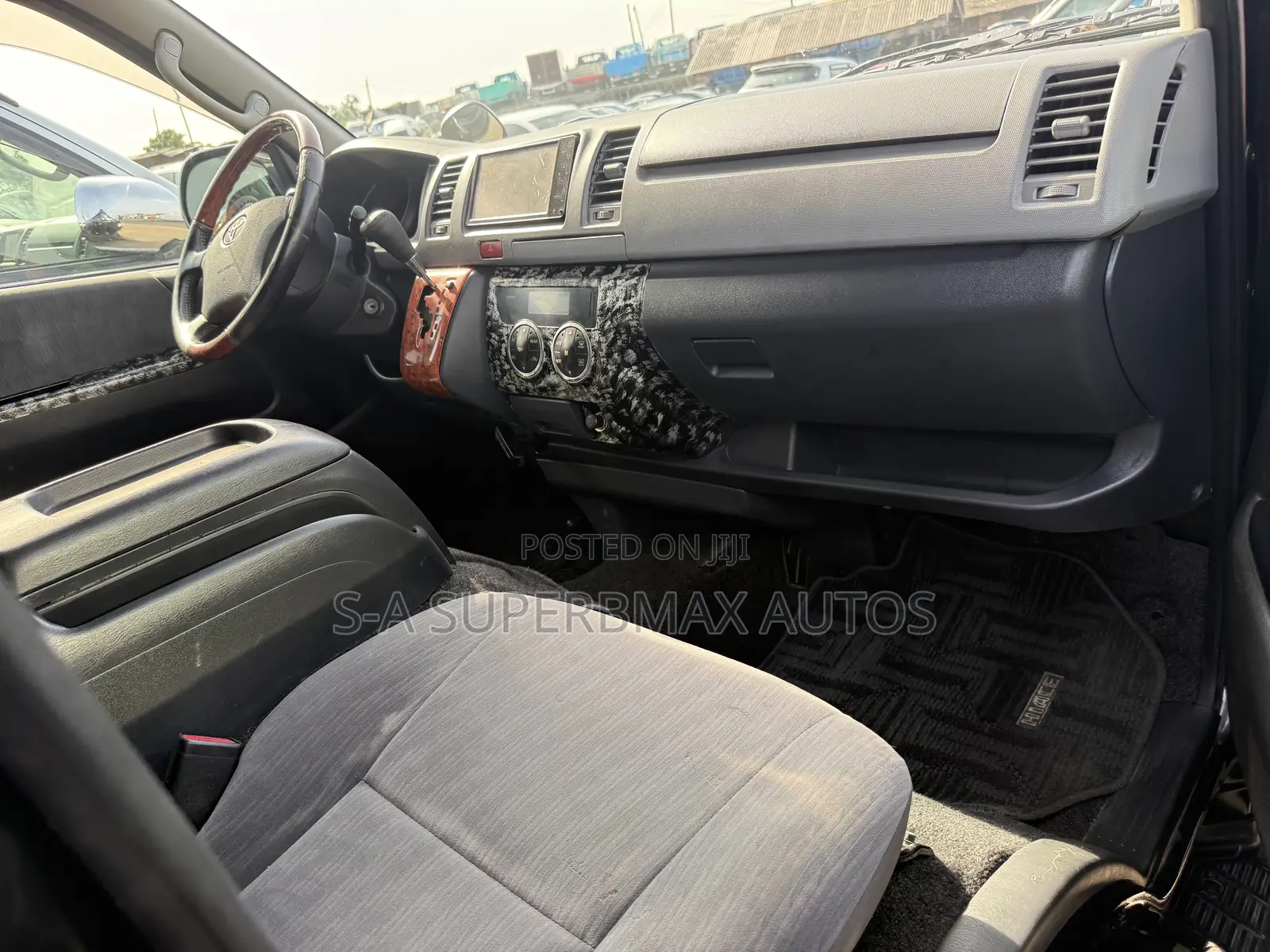 Toyota HiAce 2011 Black