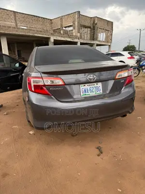 Toyota Camry SE 4dr Sedan (2.5L 4cyl 6A) 2014 Gray