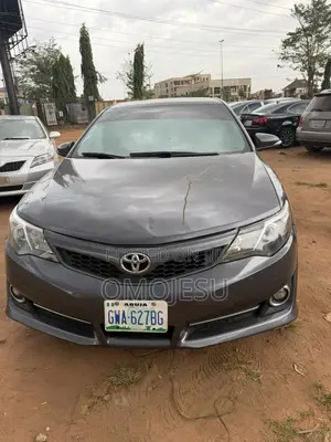 Toyota Camry SE 4dr Sedan (2.5L 4cyl 6A) 2014 Gray