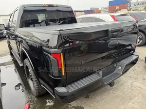 Ford F-150 Limited 4x4 SuperCrew Cab Styleside 5.5 ft. box 145 in. WB