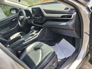 Toyota Highlander XLE 2022 Silver