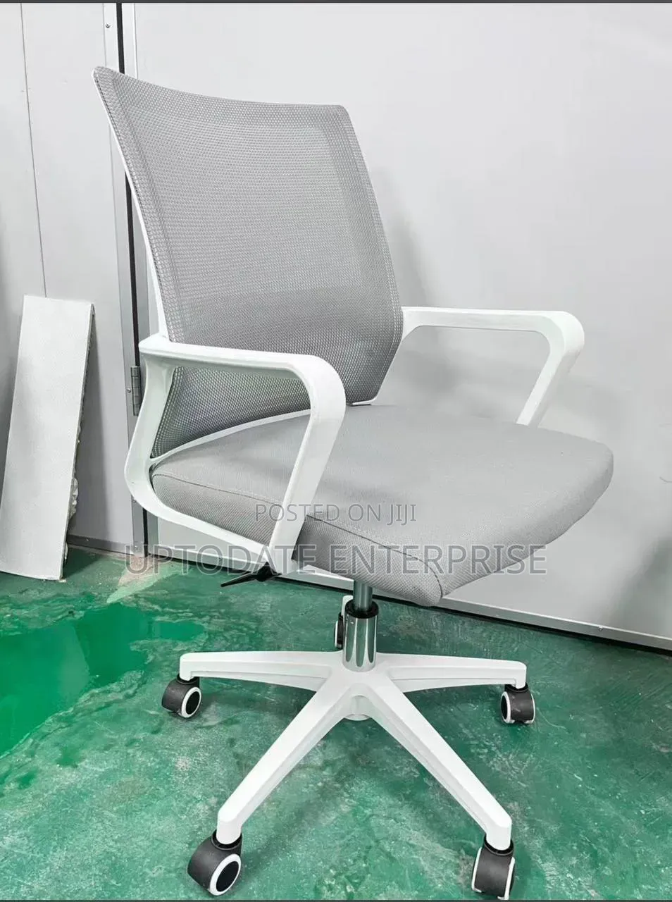 Durable Swive Office Chair