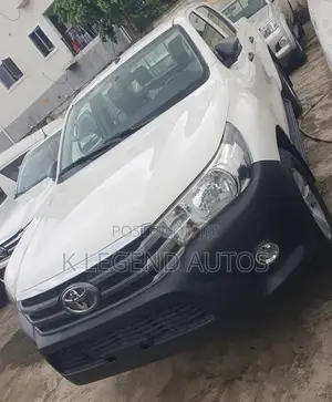 Toyota Hilux 2018 White