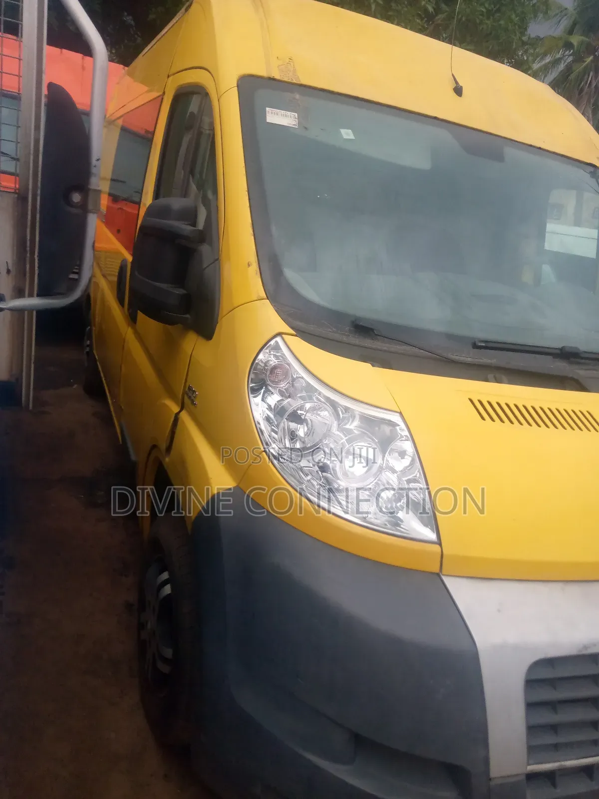 Ford Transit 2005 Yellow