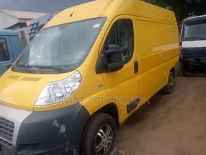 Ford Transit 2005 Yellow