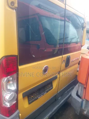 Ford Transit 2005 Yellow