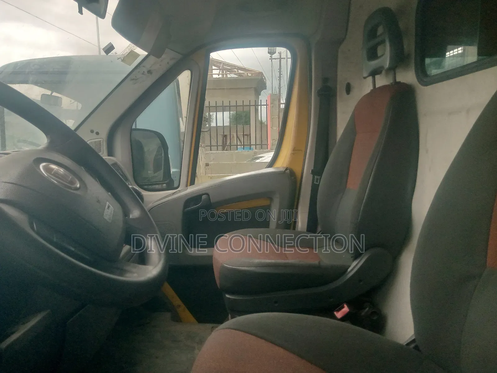 Ford Transit 2005 Yellow