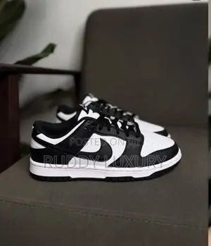 Nike Sb Dunk Low Pro Panda /Buy One Get a Free Sock
