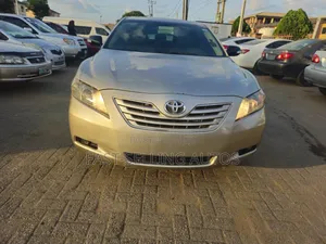 Toyota Camry XLE V6 4dr Sedan (3.5L 6cyl 6AM) 2007 Gold