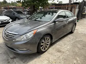 Hyundai Sonata Limited 2.0T Sedan (2.0L 4cyl 6A) 2012 Gray