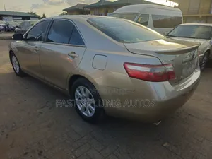 Toyota Camry XLE V6 4dr Sedan (3.5L 6cyl 6AM) 2007 Gold