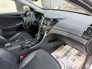 Hyundai Sonata Limited 2.0T Sedan (2.0L 4cyl 6A) 2012 Gray