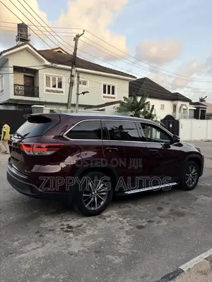 Toyota Highlander XLE 2019 Burgundy
