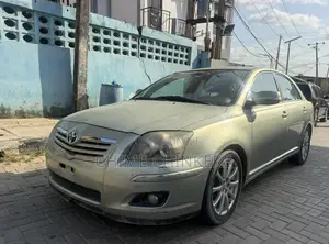 Toyota Avensis 2010 Green