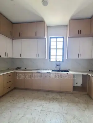 2bdrm Apartment in Lekki Phase 1 for rent