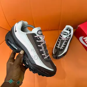 Nike Airmax 95/ Buy One, Get a Free Sock