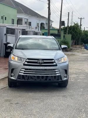 Toyota Highlander XLE 4x4 V6 (3.5L 6cyl 8A) 2018 Silver