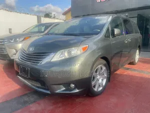 Toyota Sienna XLE AWD 7-Passenger 2013 Green