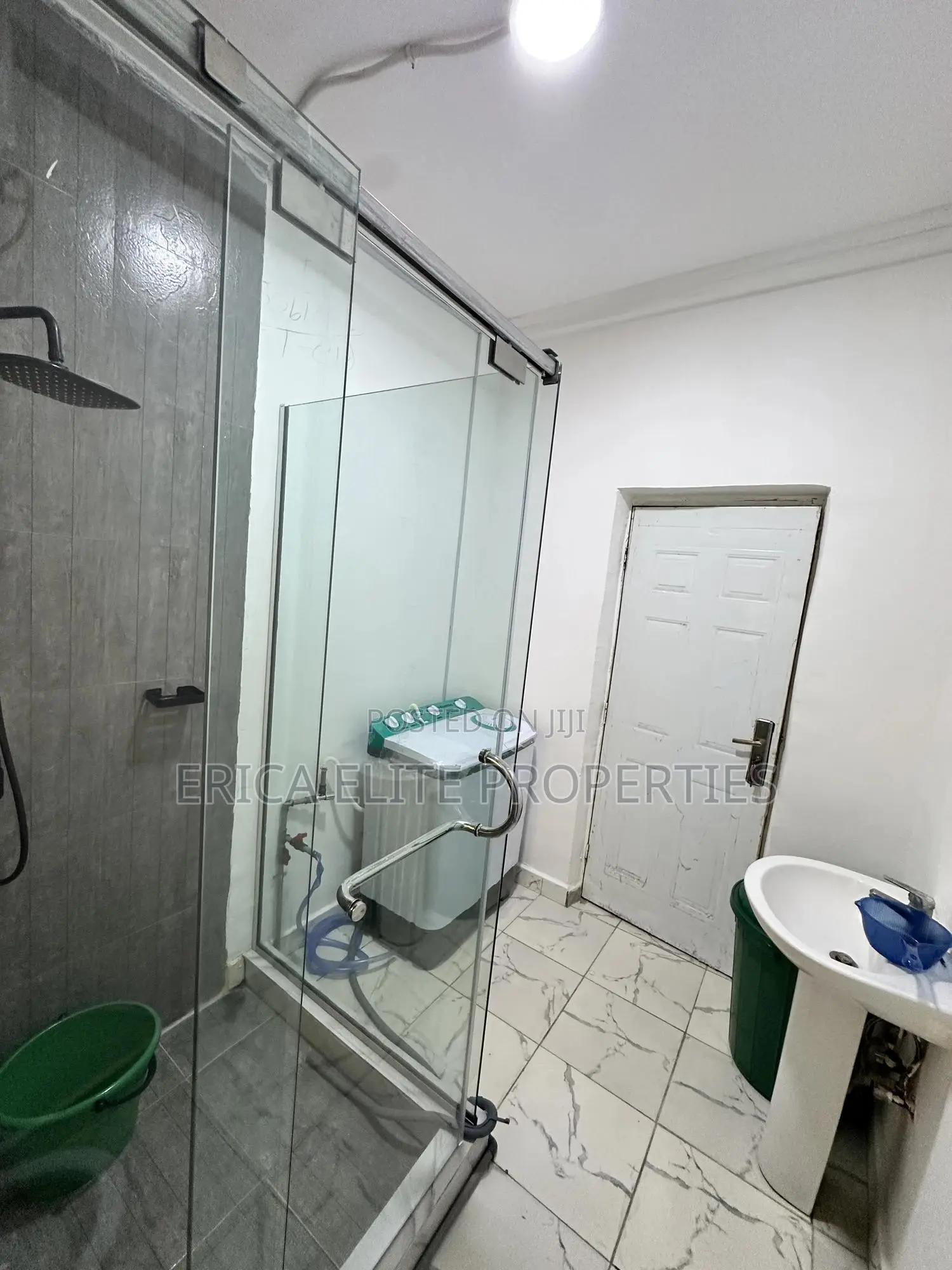 2/3 Bedroom Apartment