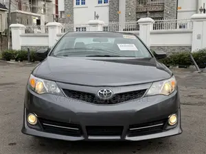 Toyota Camry SE 4dr Sedan (2.5L 4cyl 6A) 2012 Gray