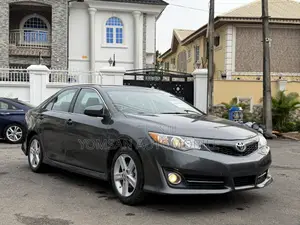 Toyota Camry SE 4dr Sedan (2.5L 4cyl 6A) 2012 Gray