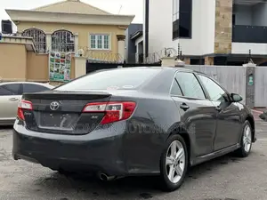 Toyota Camry SE 4dr Sedan (2.5L 4cyl 6A) 2012 Gray