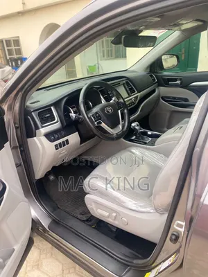 Toyota Highlander 2018 Burgundy