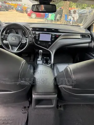 Toyota Camry SE (2.5L 4cyl 8A) 2019 Gray
