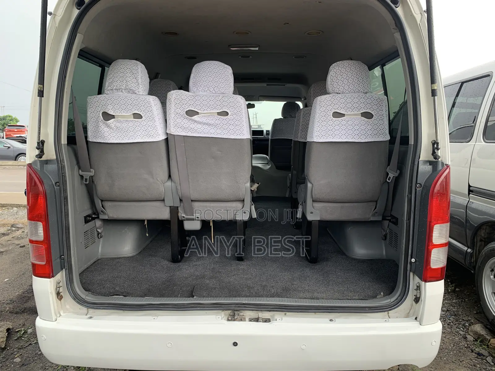 Toyota HiAce 2013 White