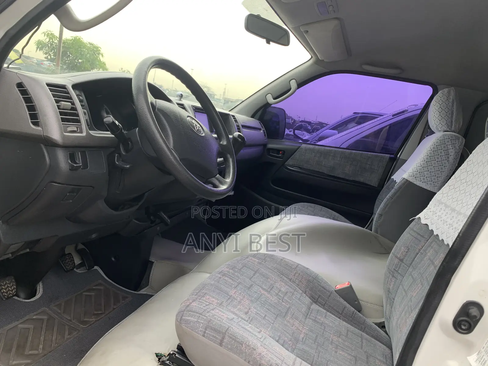 Toyota HiAce 2013 White