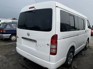 Toyota HiAce 2013 White