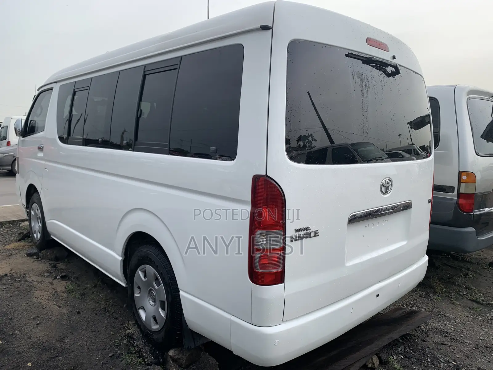 Toyota HiAce 2013 White