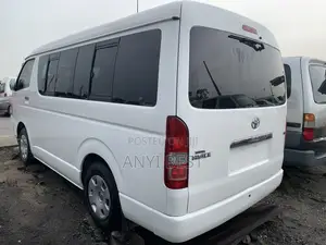 Toyota HiAce 2013 White