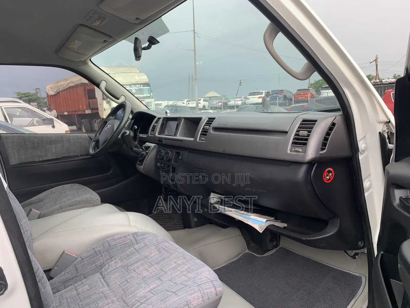 Toyota HiAce 2013 White