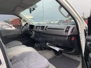 Toyota HiAce 2013 White
