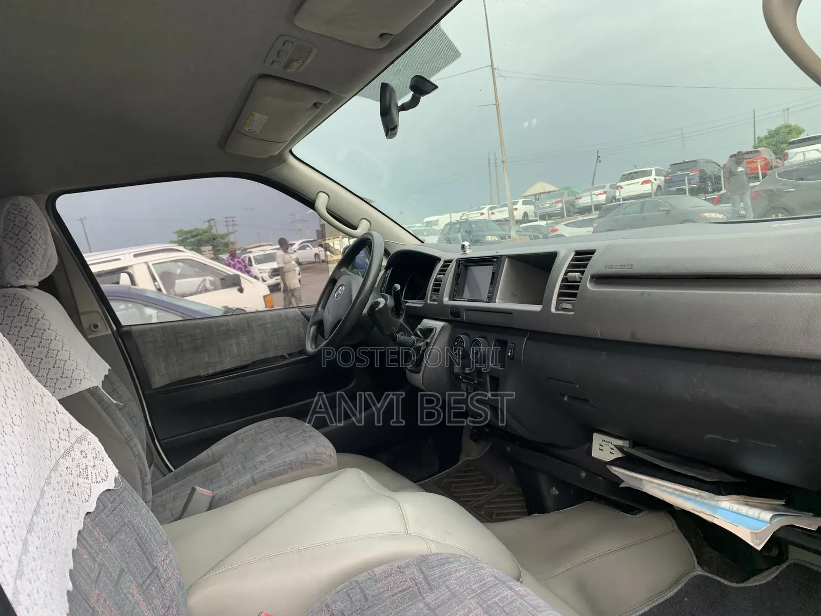 Toyota HiAce 2013 White