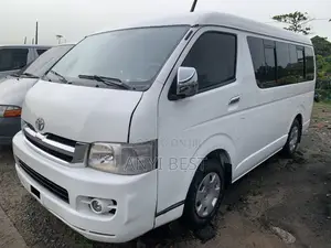 Toyota HiAce 2013 White