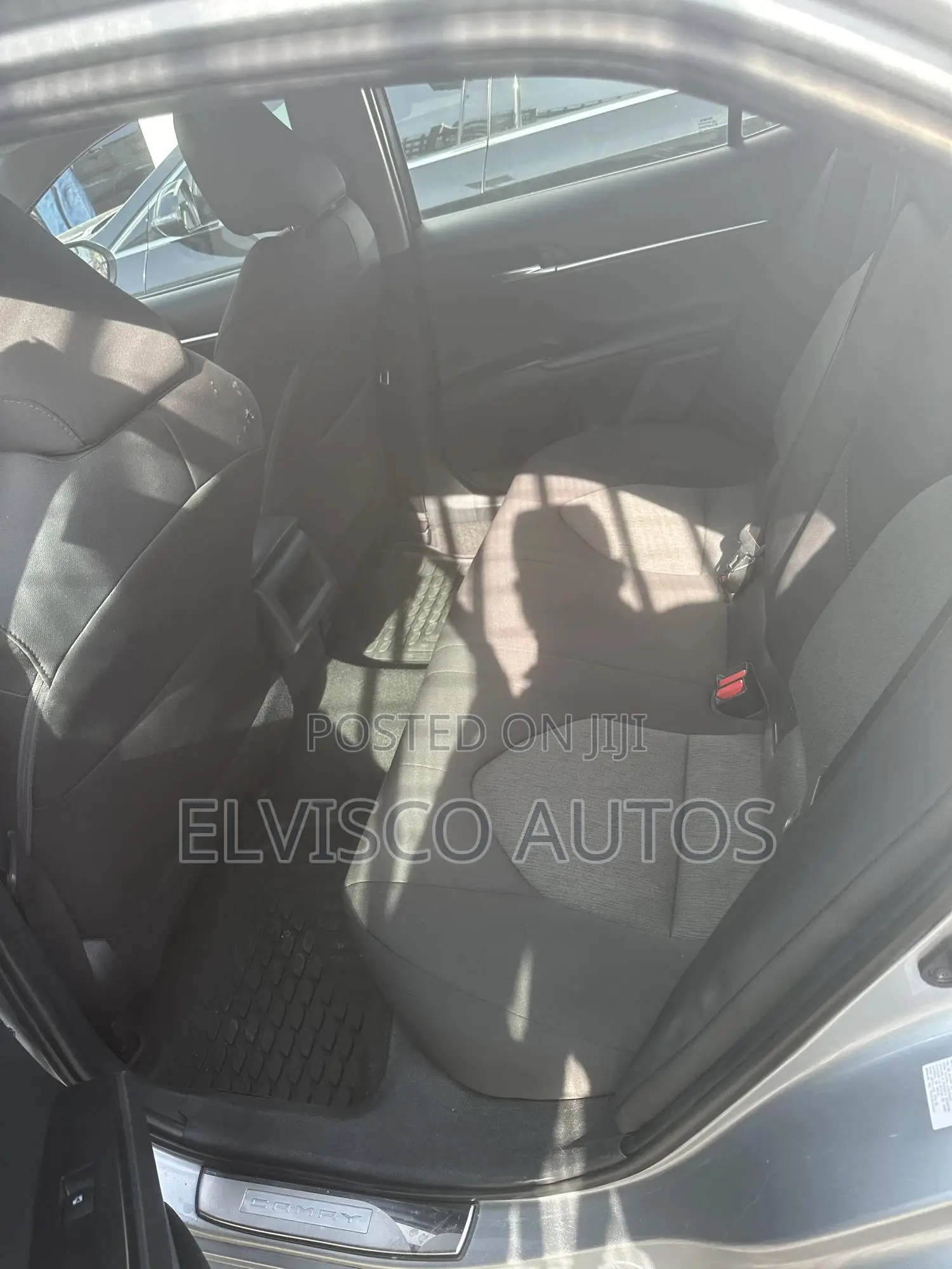 Toyota Camry LE FWD (2.5L 4cyl 8AM) 2018 Silver
