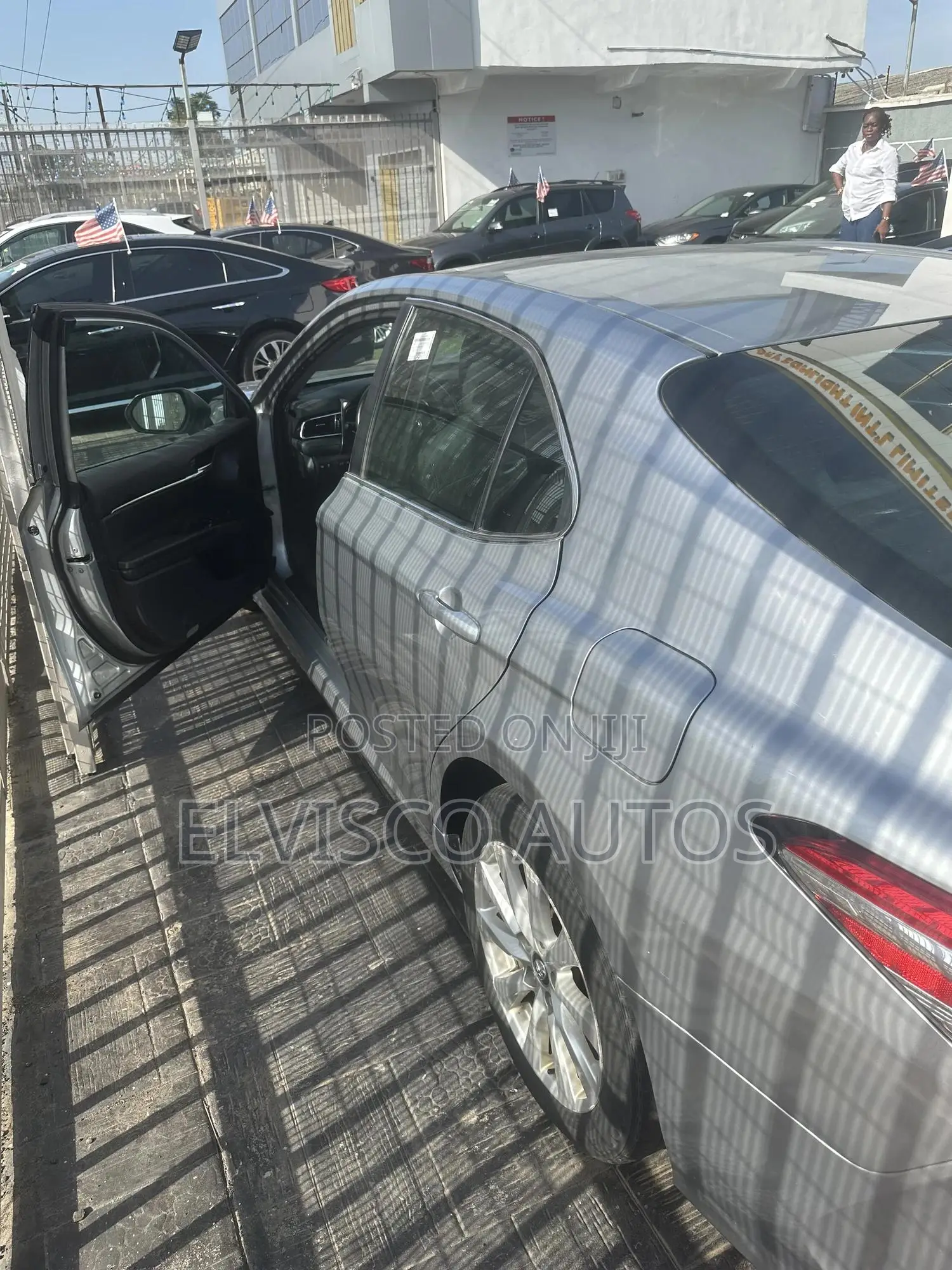Toyota Camry LE FWD (2.5L 4cyl 8AM) 2018 Silver