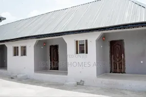 10bdrm Apartment in Owu Tech, Ewekoro for sale